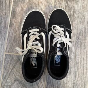 Kids VANS platform sneaker size 2